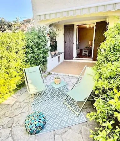 Bastidon, Front De Jardin Parking, Raphael * Saint-Raphael (Var)