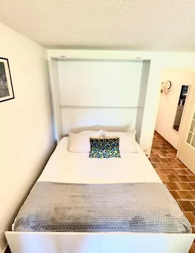 Bastidon, Front De Jardin Parking, Raphael *